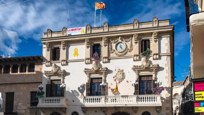 Plaza del ayuntamiento (Plaça de la Vila) de Vilafranca del Penedès.